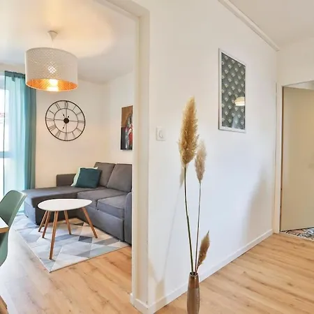 Joli 2** à 2 Pas De La + Parking Inclus Appartamento